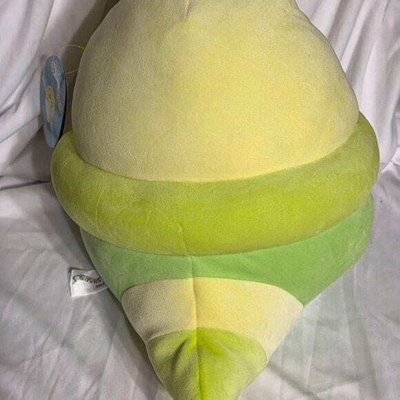 Gilma the Caterpillar Squishmallow - Picture 4 of 4